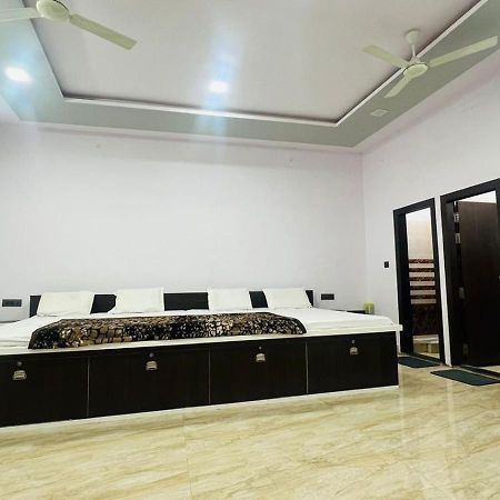 Hotel Rudra Residency Near Railway Station Матхура Экстерьер фото