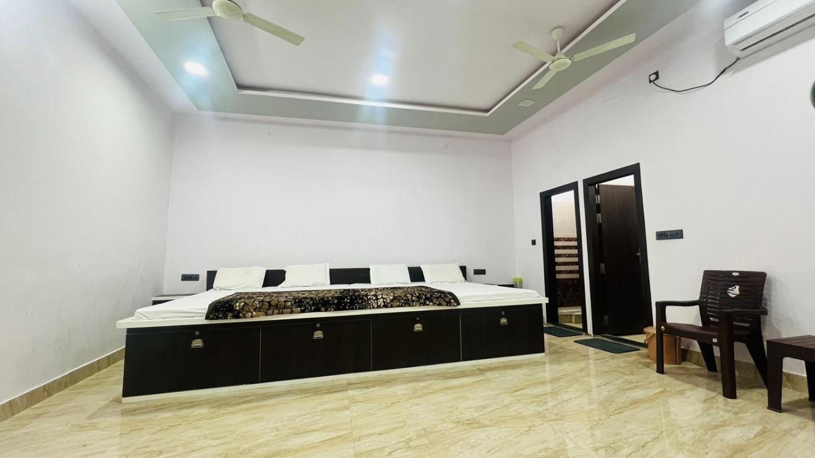 Hotel Rudra Residency Near Railway Station Матхура Экстерьер фото