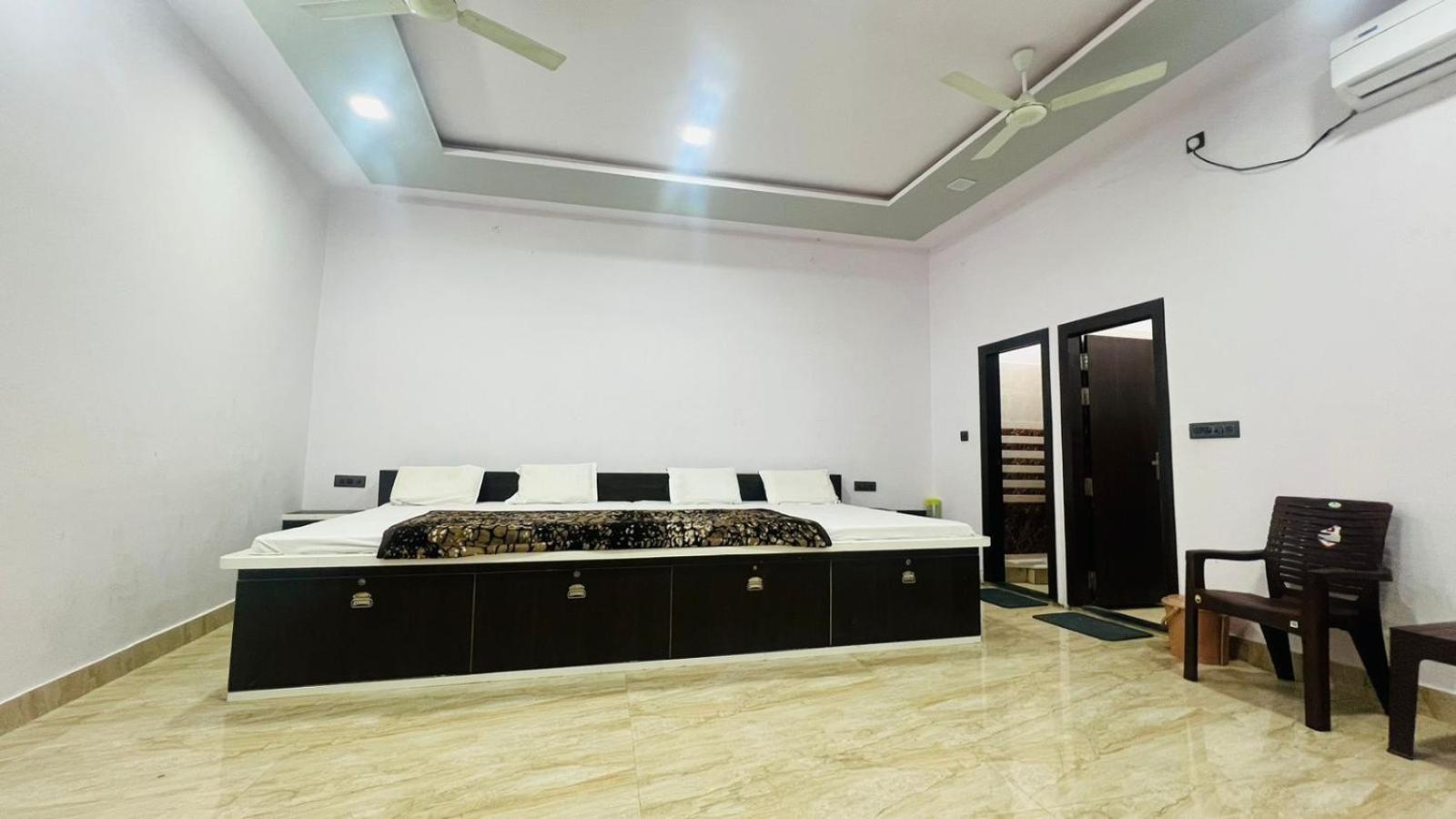 Hotel Rudra Residency Near Railway Station Матхура Экстерьер фото