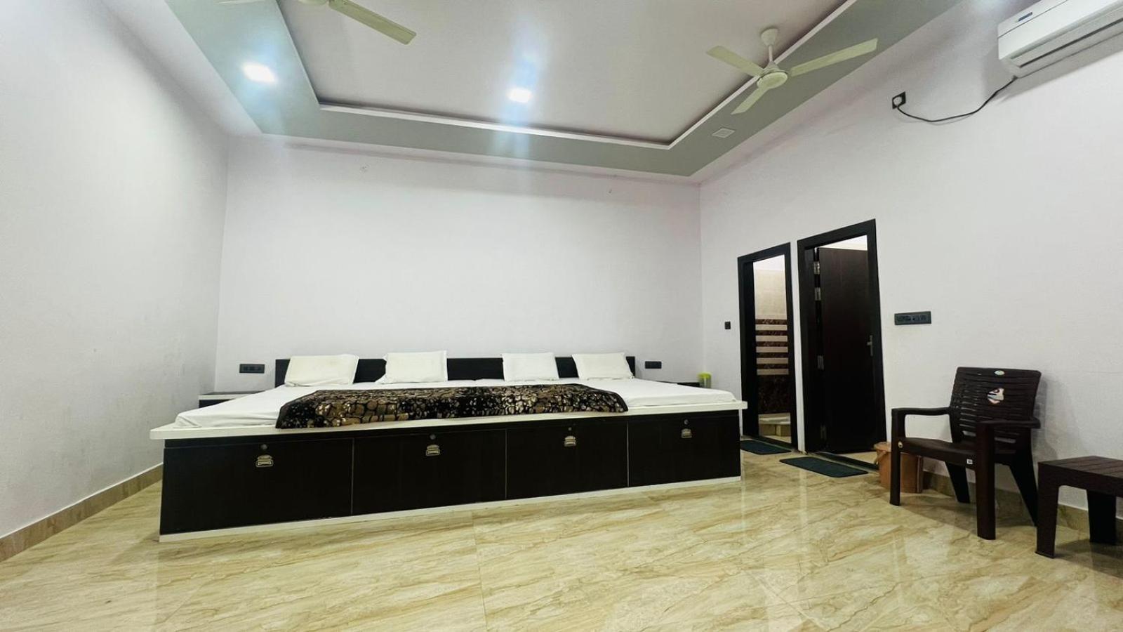 Hotel Rudra Residency Near Railway Station Матхура Экстерьер фото