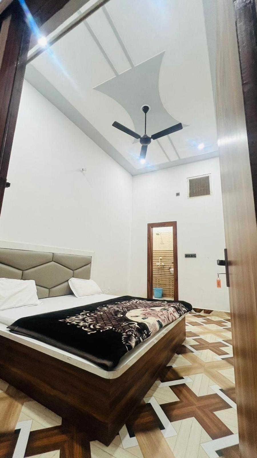 Hotel Rudra Residency Near Railway Station Матхура Экстерьер фото