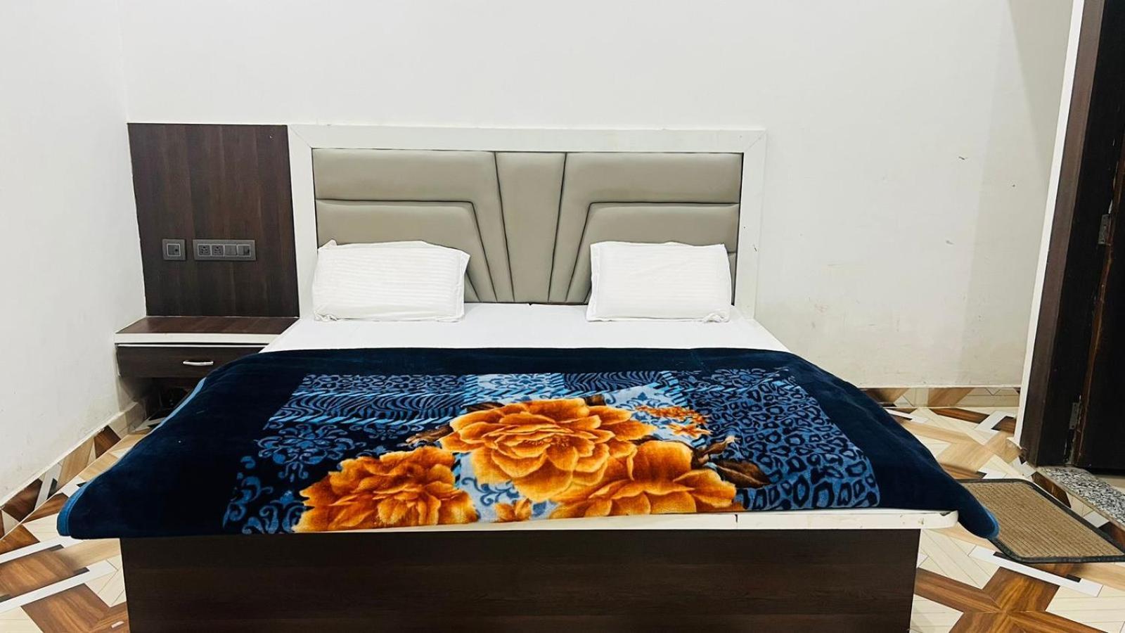 Hotel Rudra Residency Near Railway Station Матхура Экстерьер фото