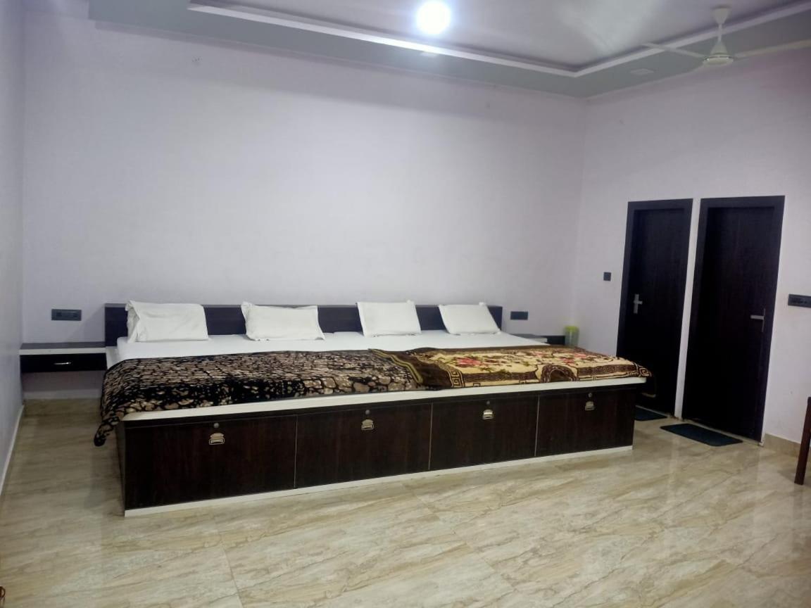 Hotel Rudra Residency Near Railway Station Матхура Экстерьер фото