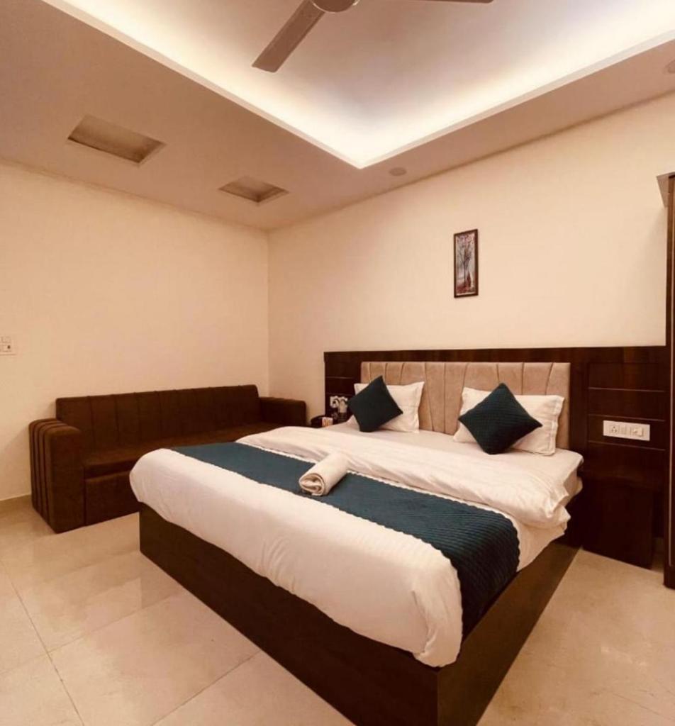 Hotel Rudra Residency Near Railway Station Матхура Экстерьер фото